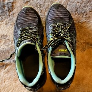 Asics sneakers size 7